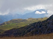 52 Tra le nebbie si apre una finestra sui Piani d'Alben al Rif. Gherardi